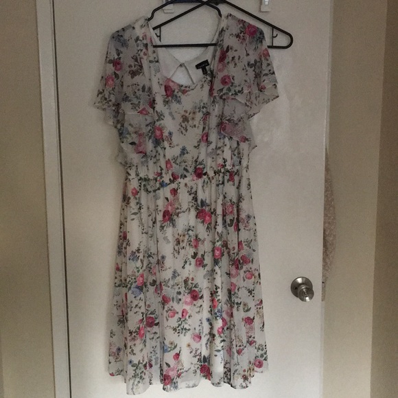 torrid Dresses & Skirts - NWT Torrid Chiffon Flutter Sleeve Dress Floral 2X